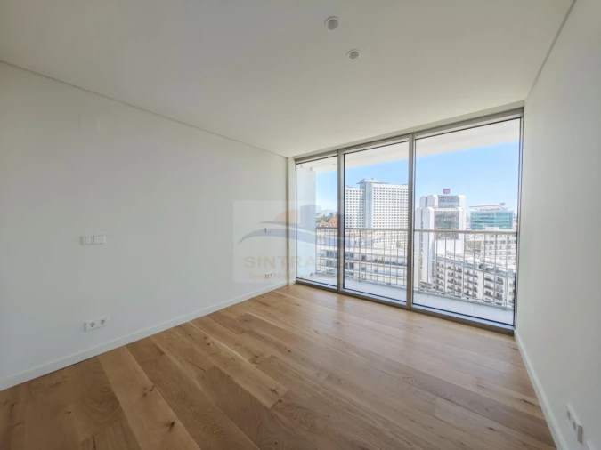 Apartamento T2 para Venda em Campolide Foto 11