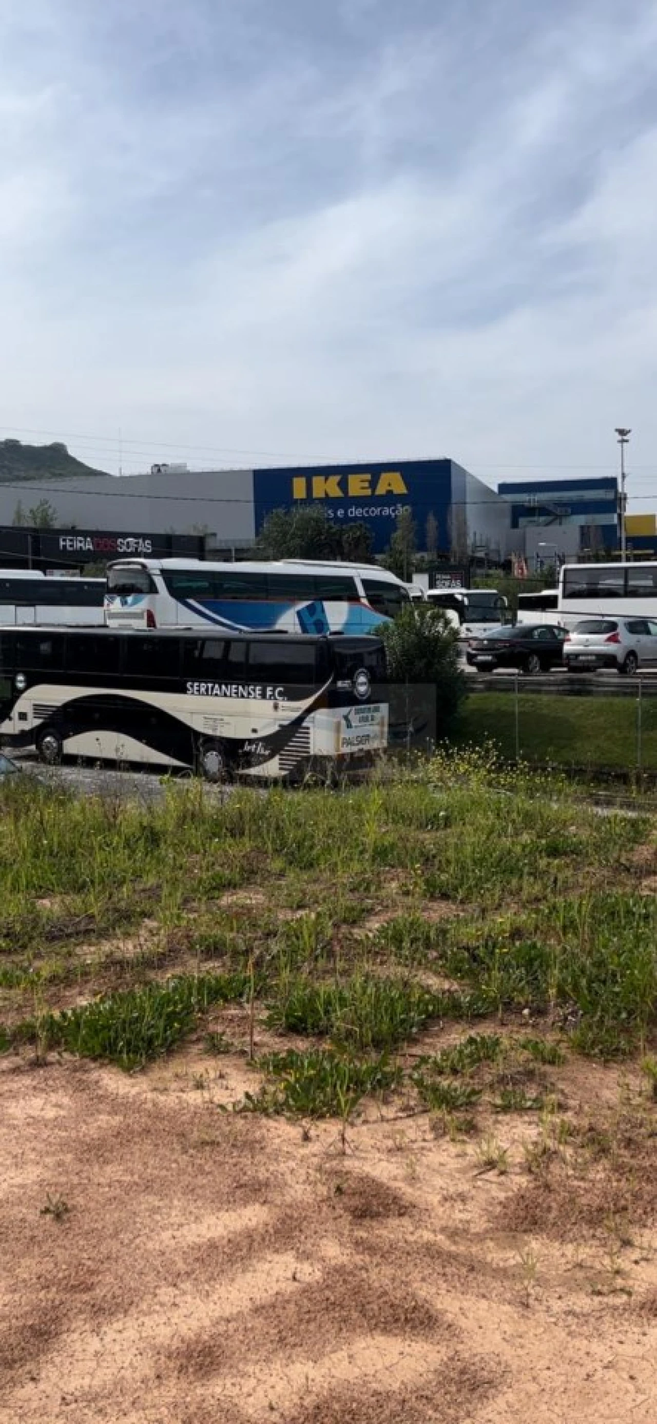 Terreno Comércio / Armazém para Venda em Santo António dos Cavaleiros e Frielas Foto 1