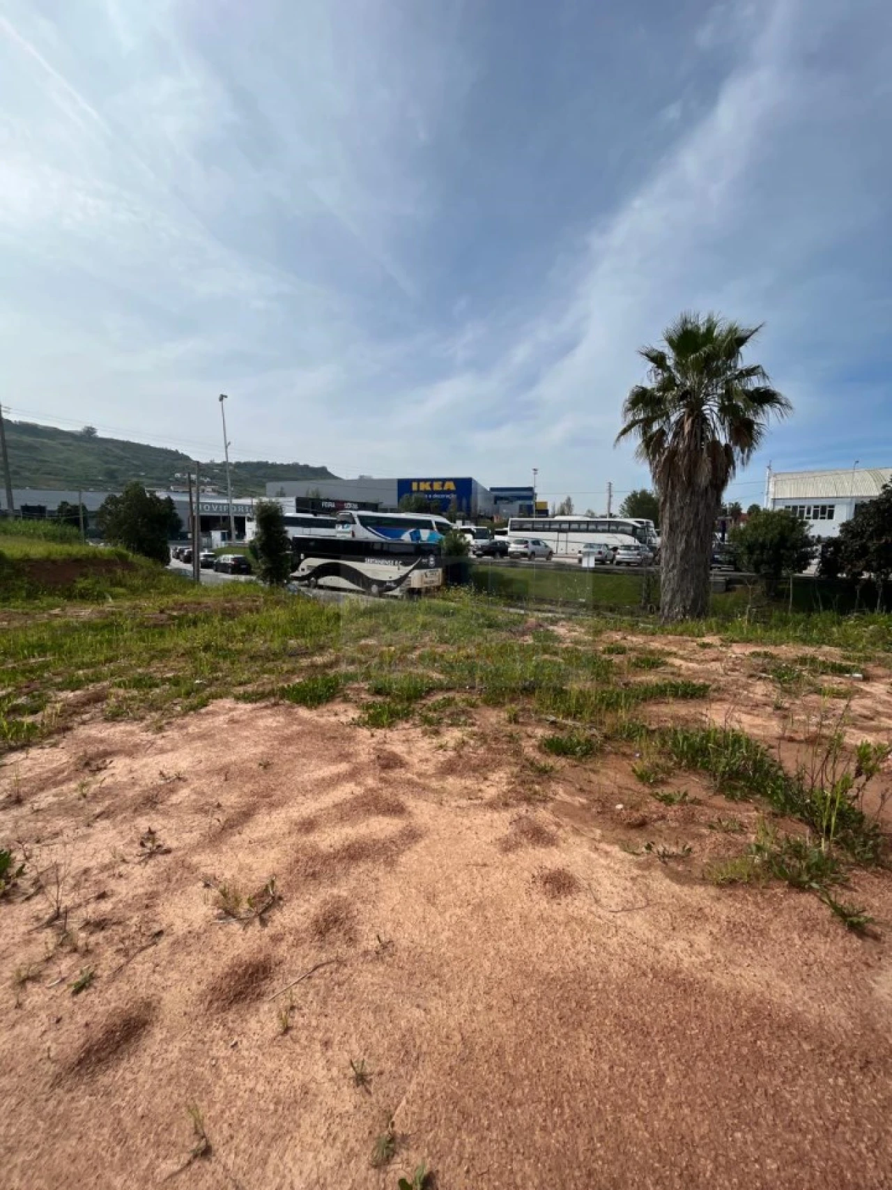 Terreno Comércio / Armazém para Venda em Santo António dos Cavaleiros e Frielas Foto 3