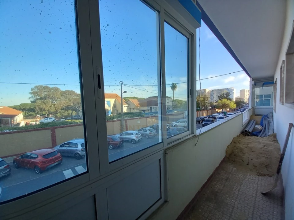 Apartamento T4 para Venda em Laranjeiro e Feijó Foto 3