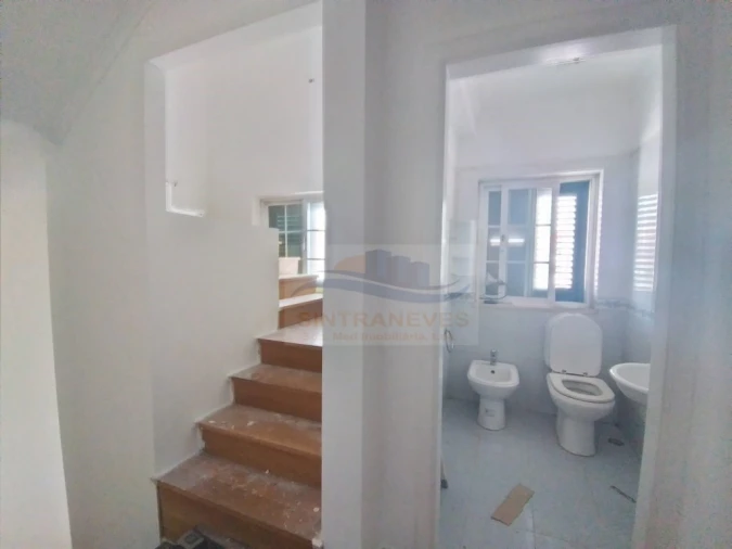 Apartamento T4 para Venda em Laranjeiro e Feijó Foto 24