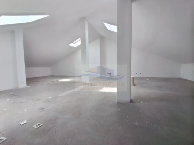 Apartamento T4 para Venda em Laranjeiro e Feijó Foto 27