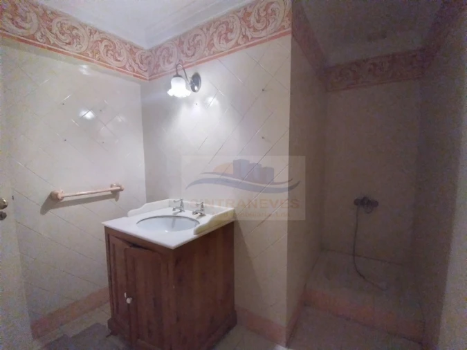 Apartamento T4 para Venda em Laranjeiro e Feijó Foto 31