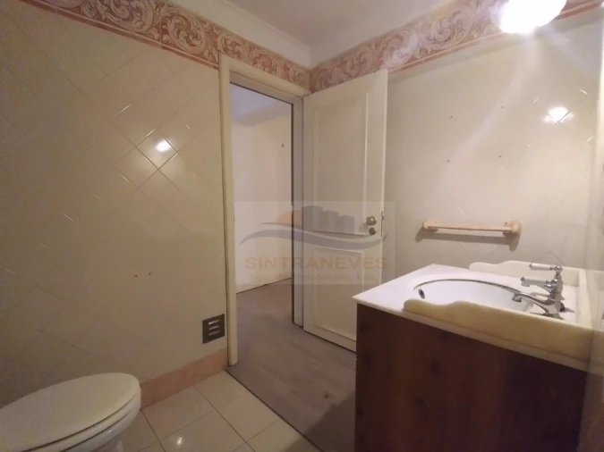 Apartamento T4 para Venda em Laranjeiro e Feijó Foto 32