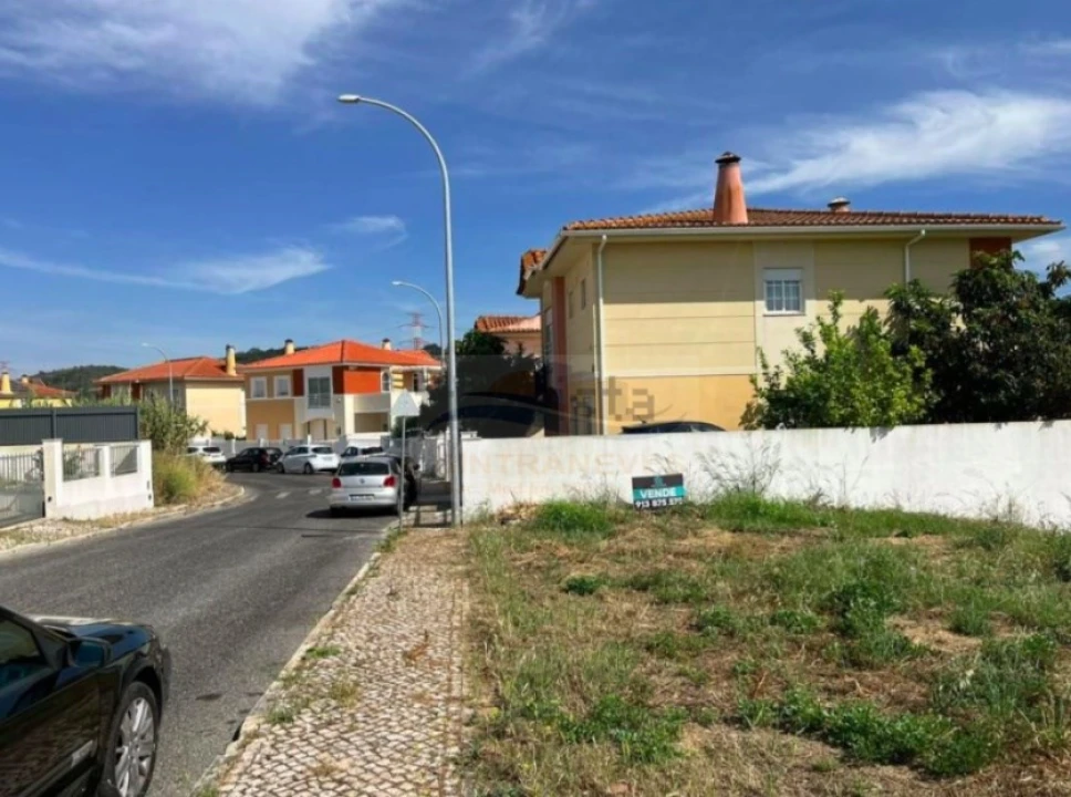 Terreno para Venda em Carregado e Cadafais Foto 1