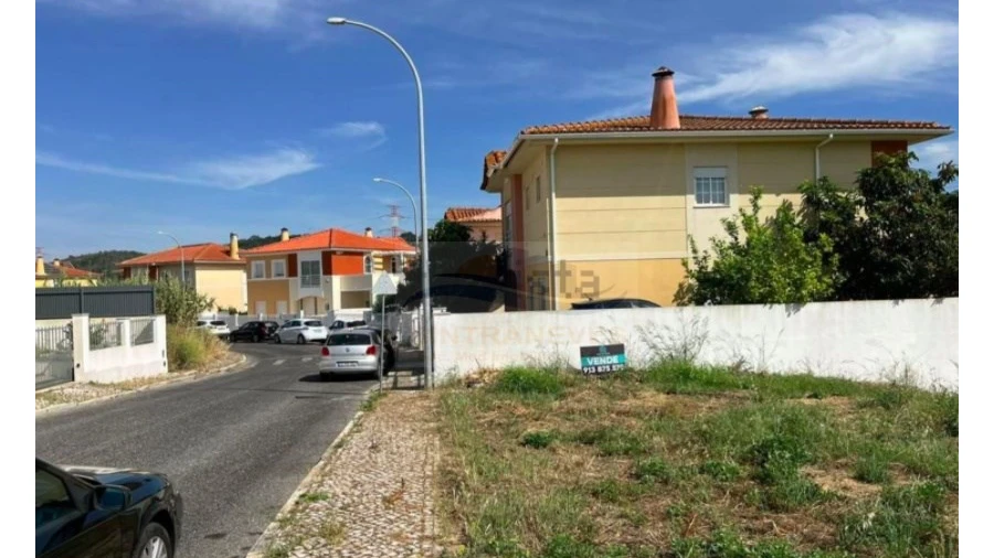 Terreno para Venda em Carregado e Cadafais