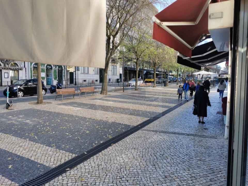 Loja para ced. p. contratual em Avenidas Novas Foto 3