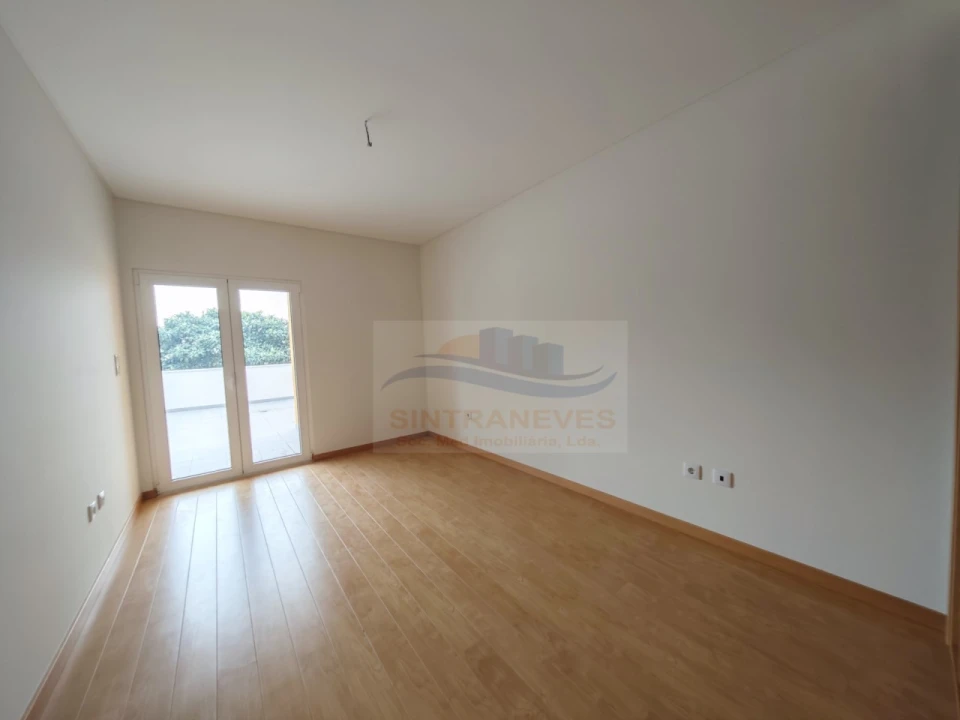 Apartamento T3 para Venda em Carcavelos e Parede Foto 3