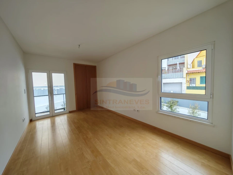 Apartamento T3 para Venda em Carcavelos e Parede Foto 4