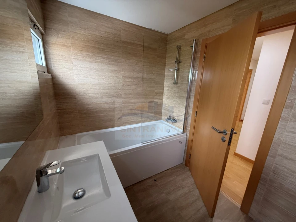 Apartamento T3 para Venda em Carcavelos e Parede Foto 13
