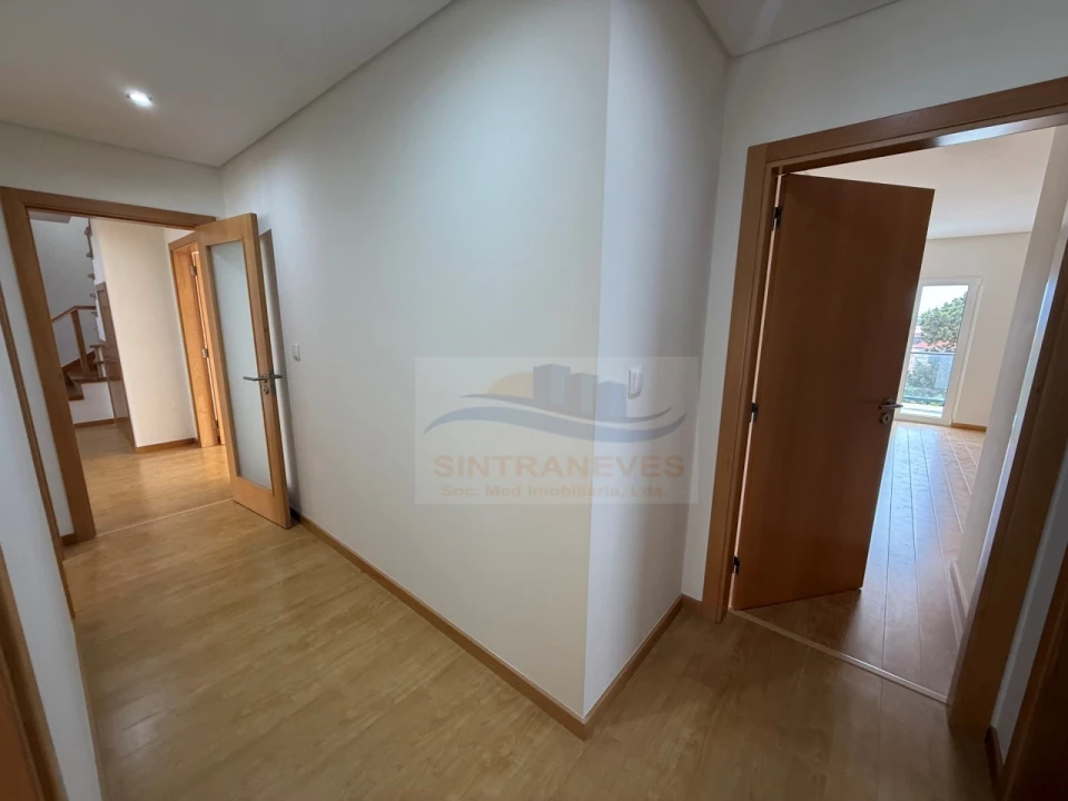 Apartamento T3 para Venda em Carcavelos e Parede Foto 18
