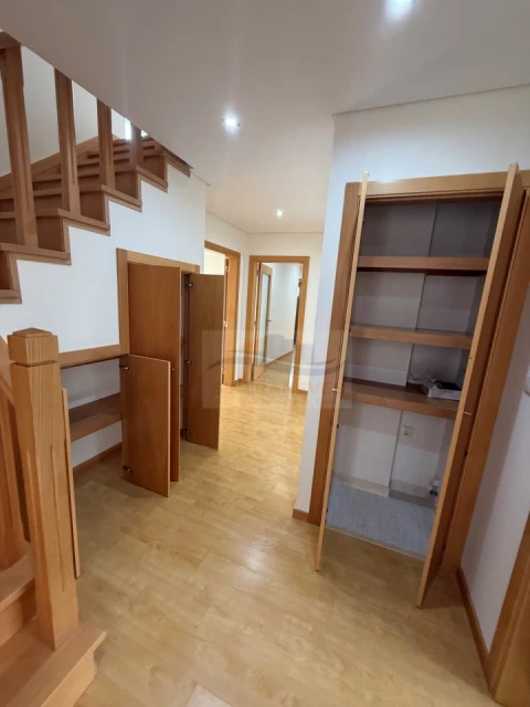 Apartamento T3 para Venda em Carcavelos e Parede