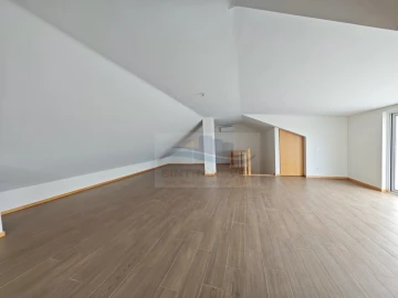Apartamento T3 para Venda em Carcavelos e Parede