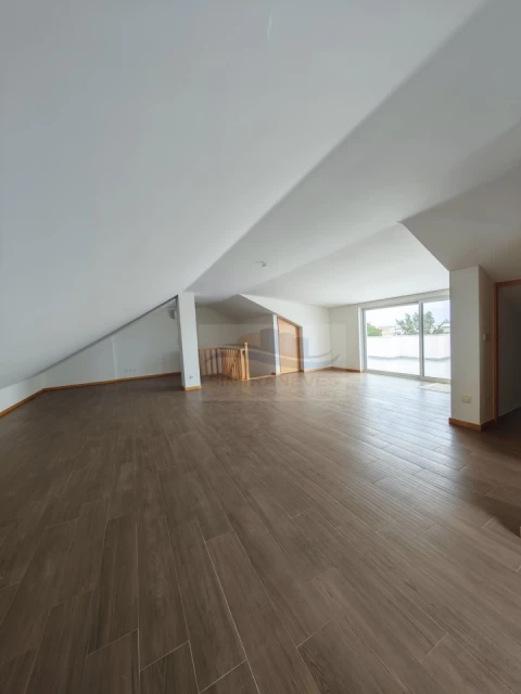 Apartamento T3 para Venda em Carcavelos e Parede
