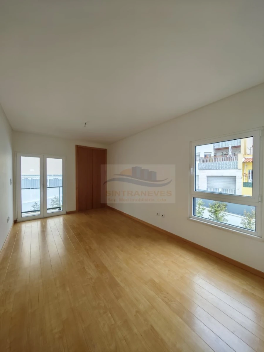 Apartamento T3 para Venda em Carcavelos e Parede Foto 2