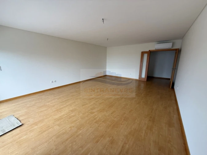 Apartamento T3 para Venda em Carcavelos e Parede Foto 8