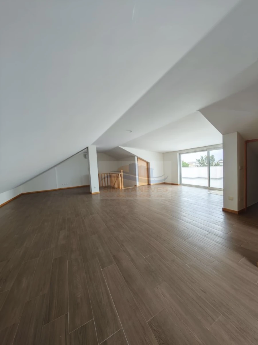 Apartamento T3 para Venda em Carcavelos e Parede Foto 21