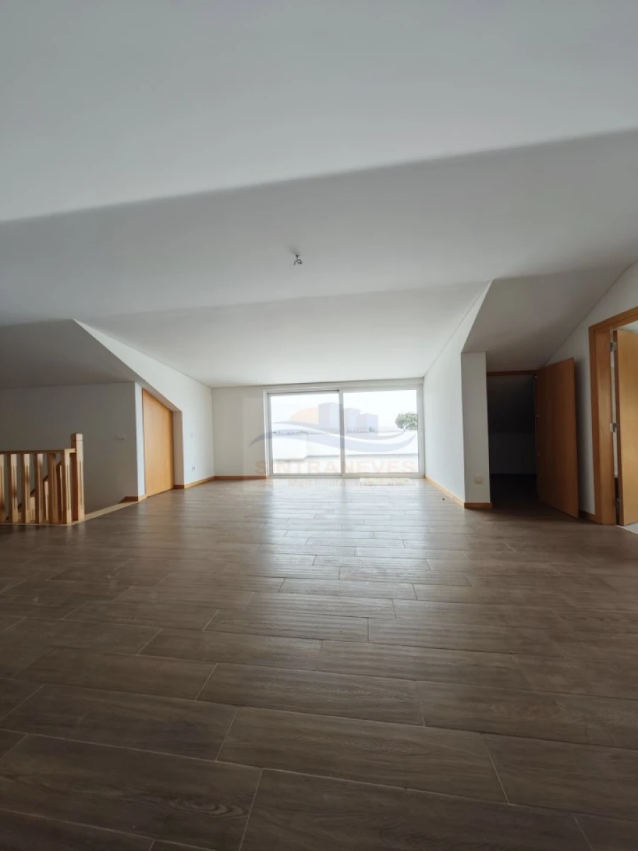 Apartamento T3 para Venda em Carcavelos e Parede Foto 22