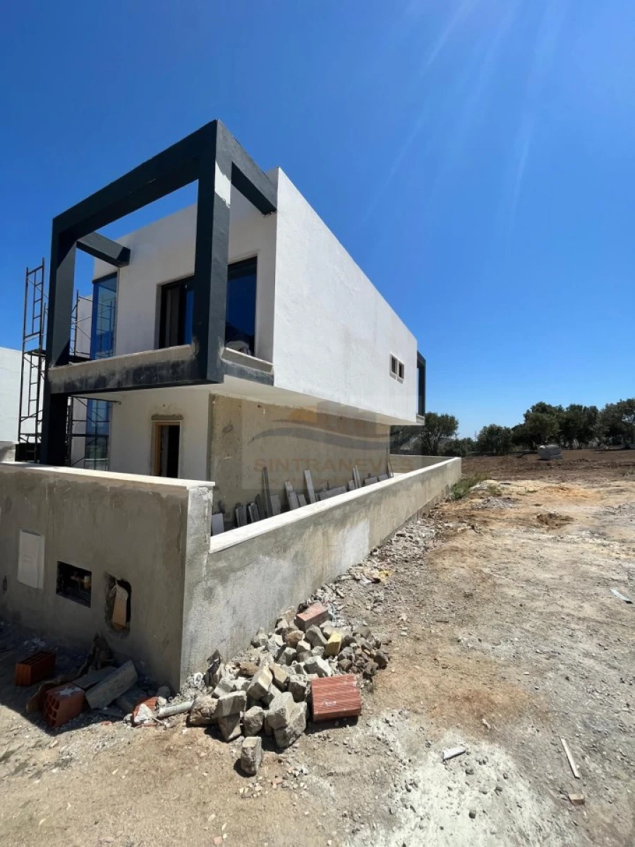 Moradia T3 para Venda em Santo António dos Cavaleiros e Frielas Foto 2