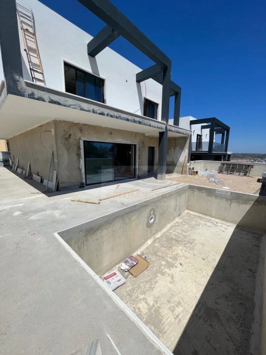 Moradia T3 para Venda em Santo António dos Cavaleiros e Frielas Foto 27