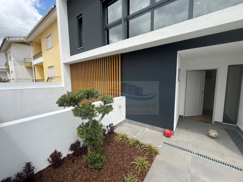 Moradia T9 para Venda em Loures Foto 31