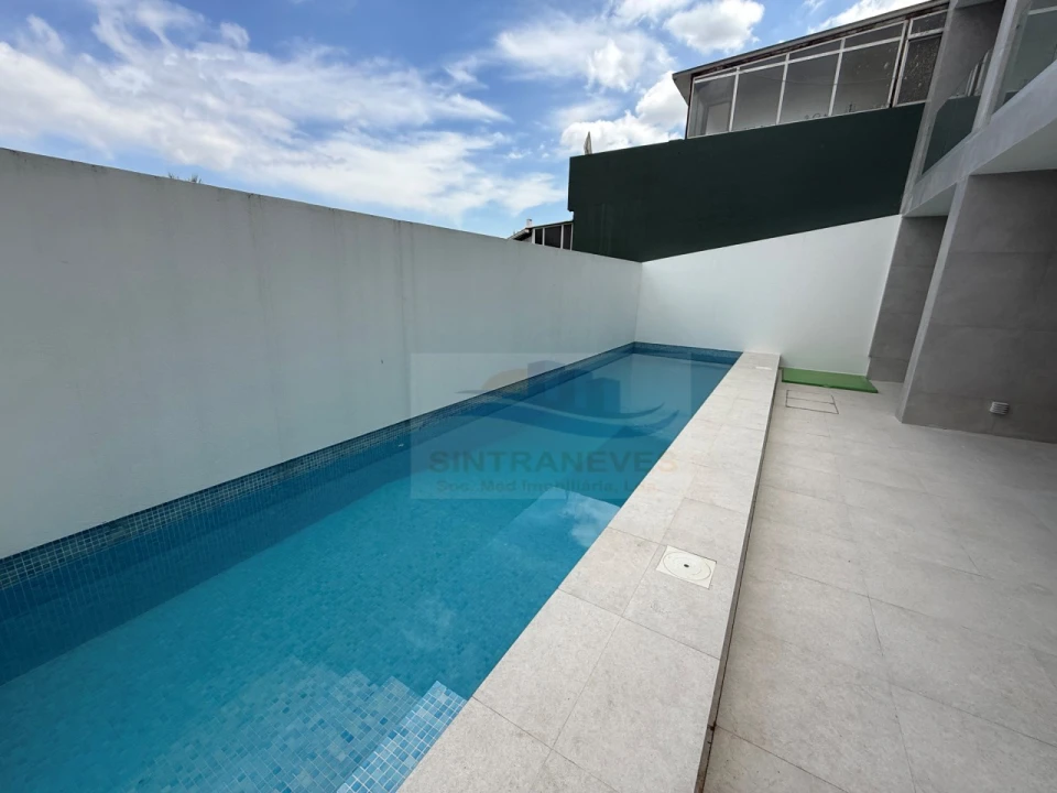 Moradia T9 para Venda em Loures Foto 37
