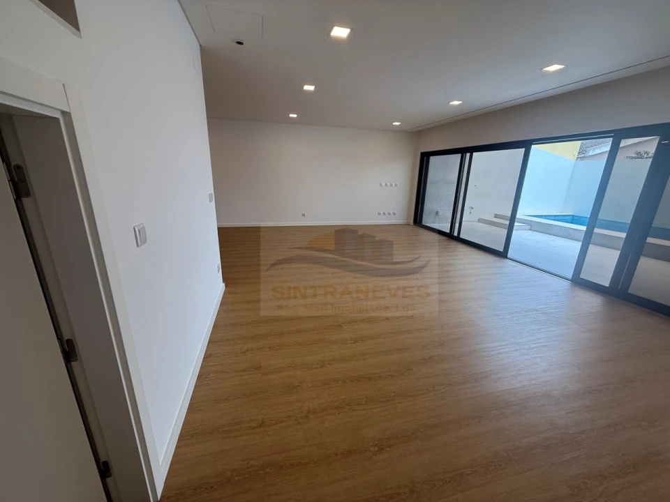 Moradia T9 para Venda em Loures Foto 39