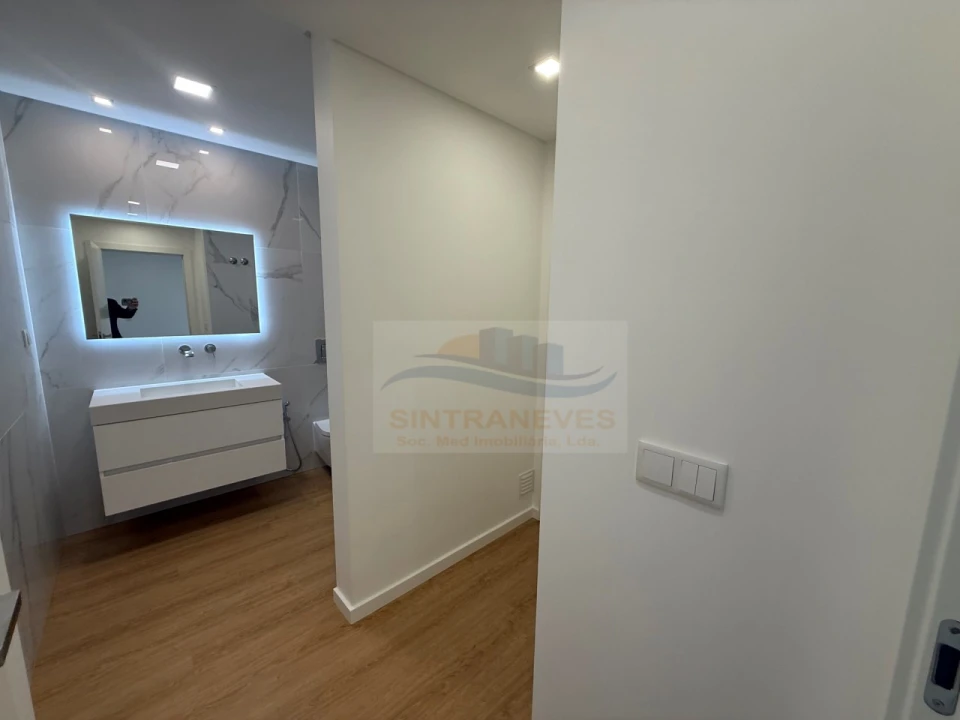 Moradia T9 para Venda em Loures Foto 48