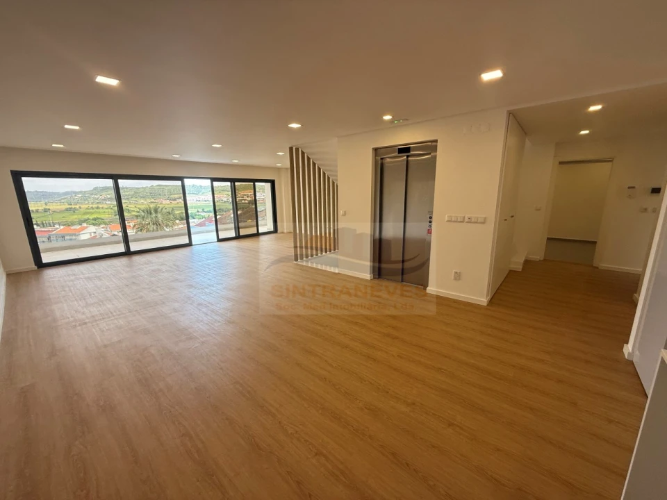Moradia T9 para Venda em Loures Foto 2