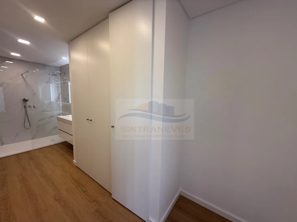 Moradia T9 para Venda em Loures Foto 74
