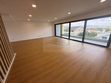 Moradia T9 para Venda em Loures