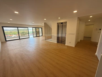Moradia T9 para Venda em Loures