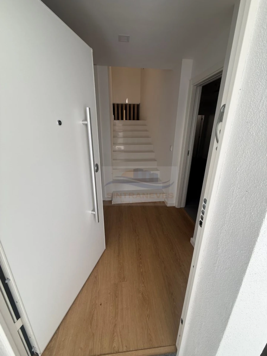 Moradia T9 para Venda em Loures Foto 30