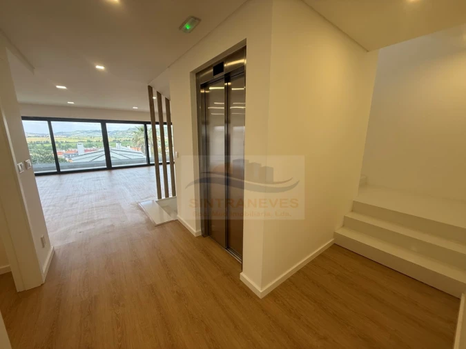 Moradia T9 para Venda em Loures Foto 3