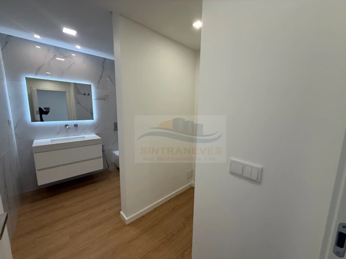 Moradia T9 para Venda em Loures Foto 48