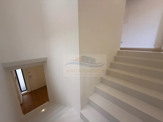 Moradia T9 para Venda em Loures Foto 4