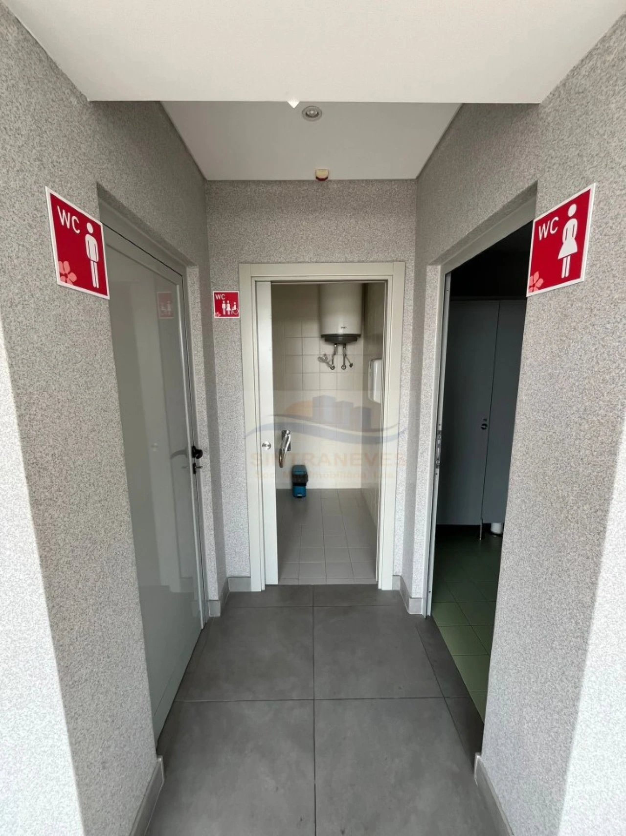 Loja para Arrendamento em Santa Iria de Azoia, São João da Talha e Bobadela Foto 8