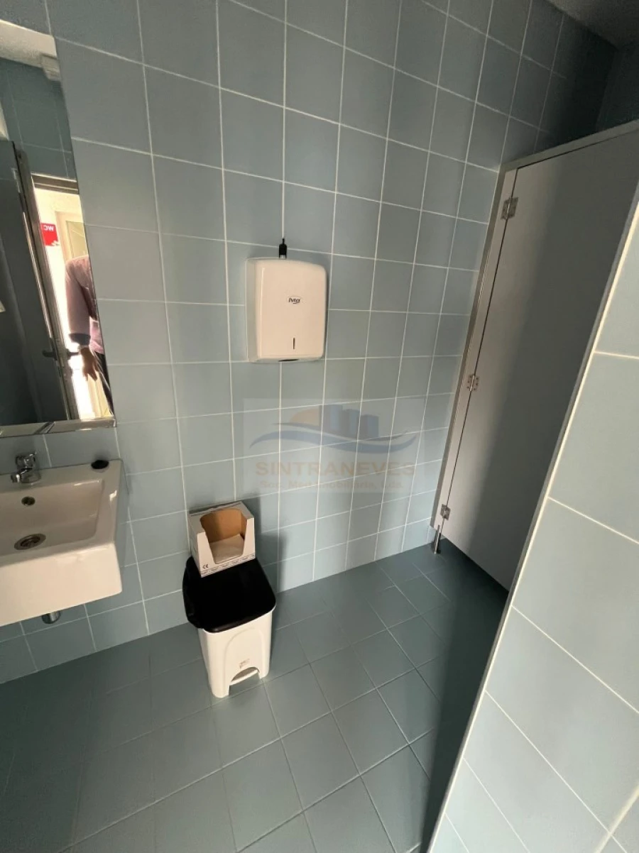 Loja para Arrendamento em Santa Iria de Azoia, São João da Talha e Bobadela Foto 12