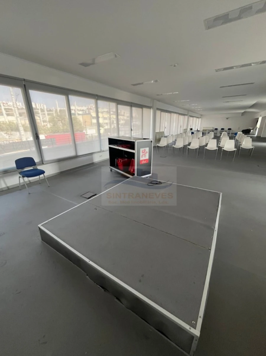 Loja para Arrendamento em Santa Iria de Azoia, São João da Talha e Bobadela Foto 19