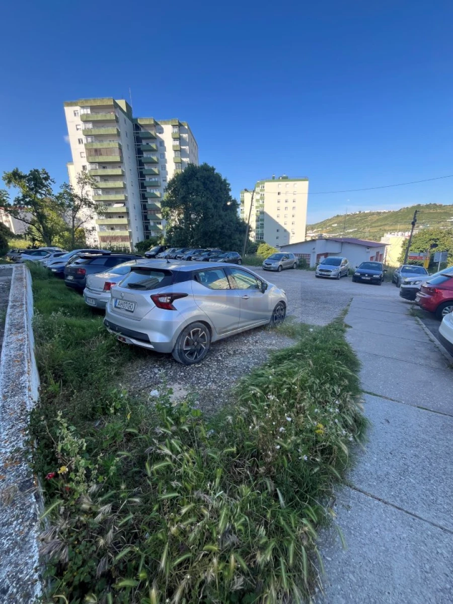 Terreno para Venda em Santo António dos Cavaleiros e Frielas Foto 3