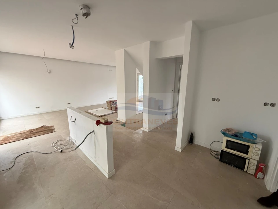 Moradia T4 para Venda em Santa Maria, São Pedro e Matacães Foto 2