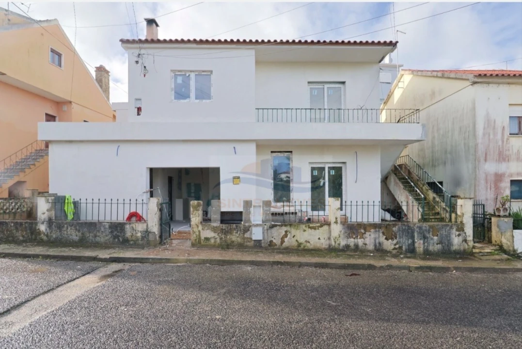 Moradia T4 para Venda em Santa Maria, São Pedro e Matacães Foto 1