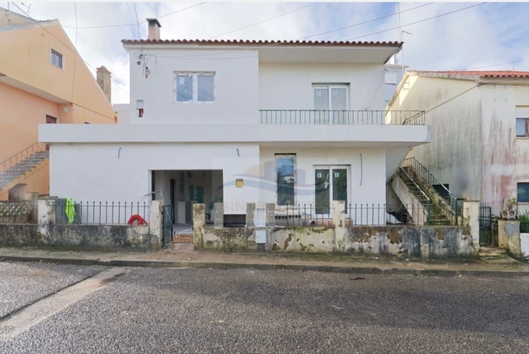 Moradia T4 para Venda em Santa Maria, São Pedro e Matacães Foto 1