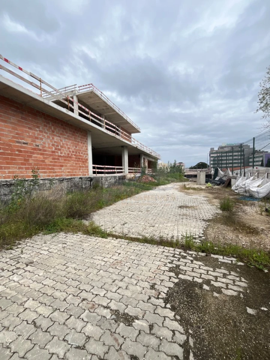 Armazém para Venda em Sacavém e Prior Velho Foto 2