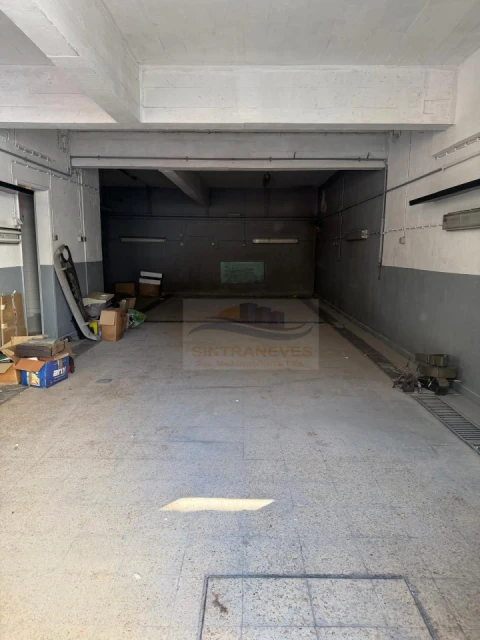Armazém para Venda em Falagueira-Venda Nova