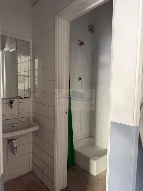 Armazém para Venda em Falagueira-Venda Nova