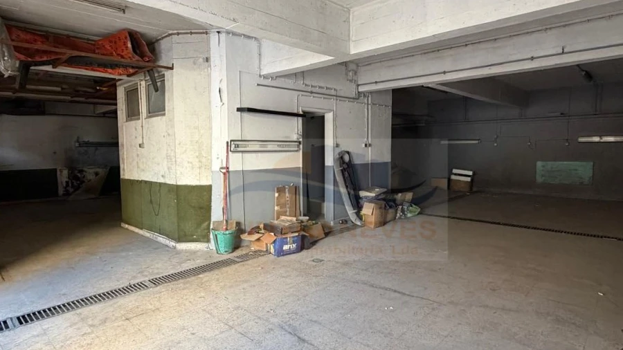 Armazém para Venda em Falagueira-Venda Nova