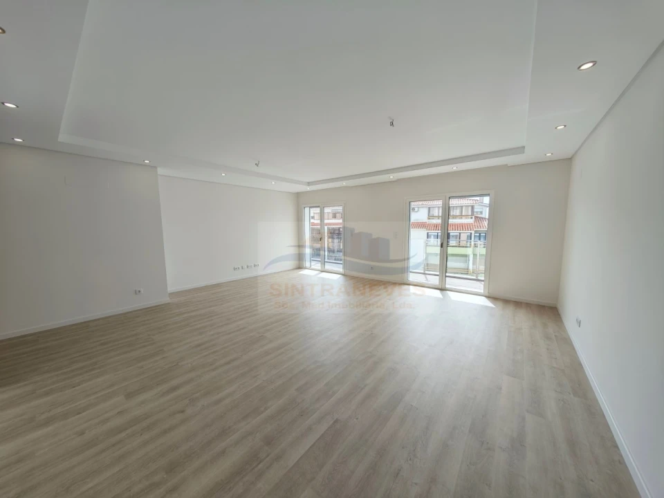 Apartamento T3 para Venda em Carcavelos e Parede Foto 27