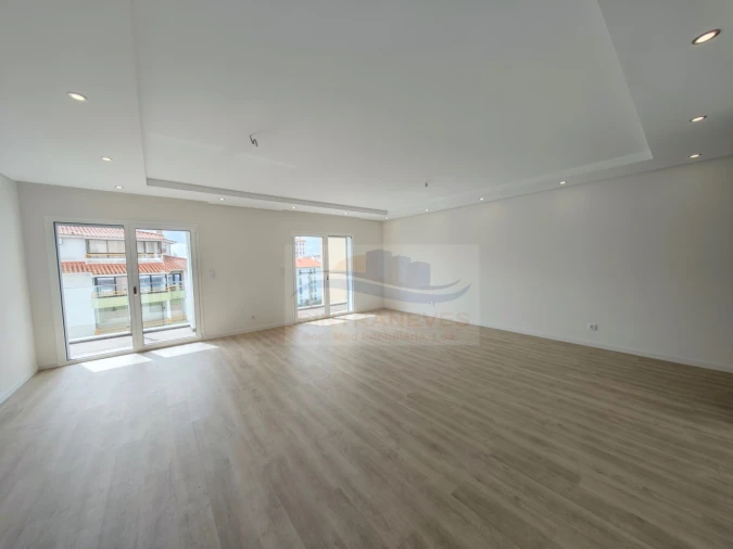 Apartamento T2 para Venda em Carcavelos e Parede Foto 22