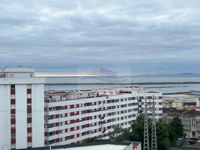 Apartamento T3 para Venda em Póvoa de Santa Iria e Forte da Casa Foto 2